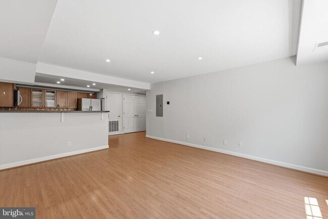 Building Photo - 1329 N Van Dorn St