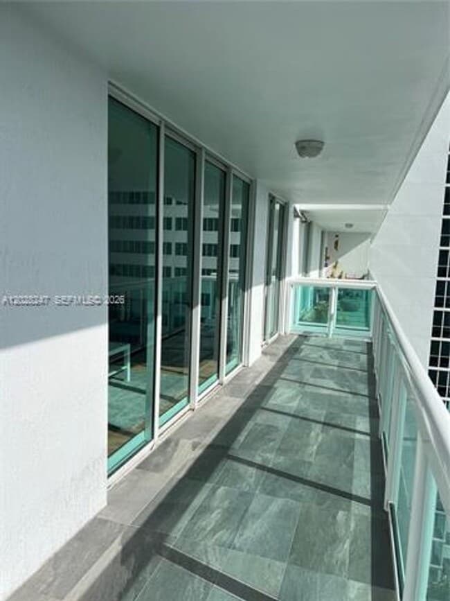 Building Photo - 1800 N Bayshore Dr