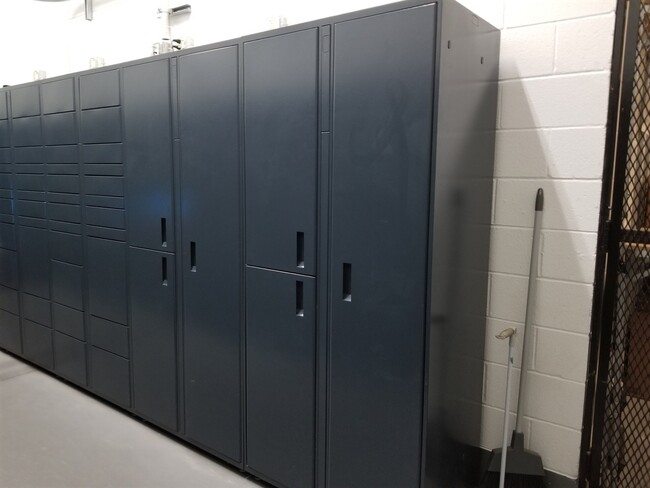 Amazon Lockers and package room - 235 W Van Buren St