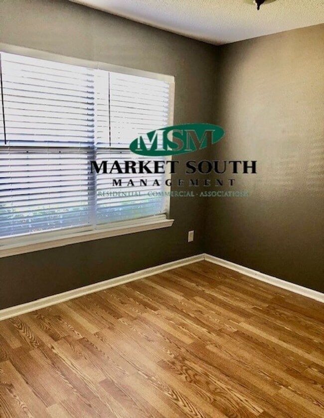 Building Photo - **APPLICATION PENDING!!! GEORGETOWN - SUGA...