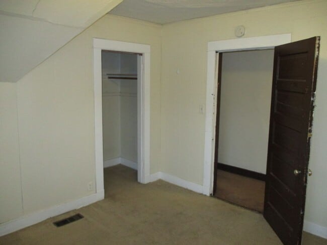 Building Photo - 137-139 W Gilman St