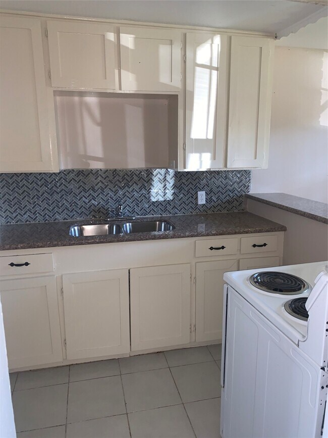 Building Photo - 9211 N Green River Dr