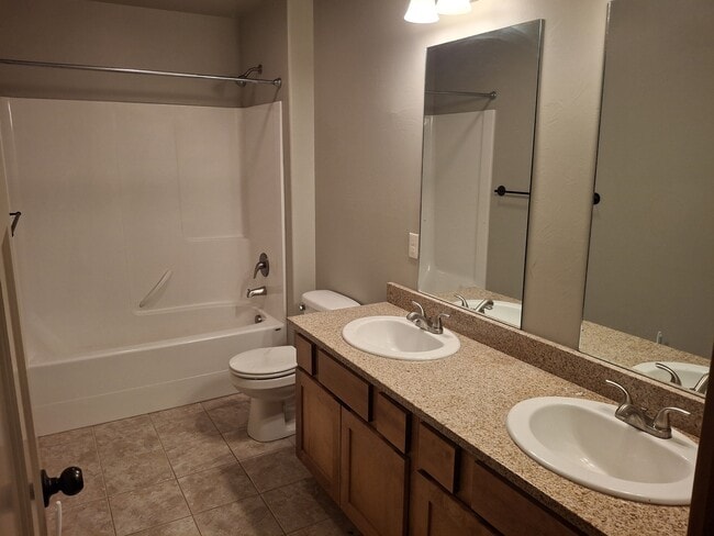 Building Photo - 3689 Pipestone St
