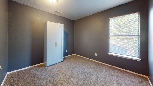 Building Photo - 1125 Urban Dr