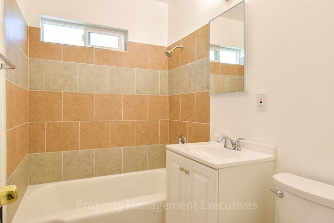 Building Photo - Nice 1 Bedroom, 1 Bath Apartment
