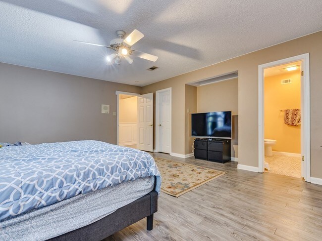 Building Photo - 9305 Springwood Dr