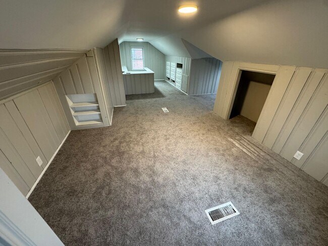 Building Photo - Renovated 3BR Home in Euclid (Move-In Ready)