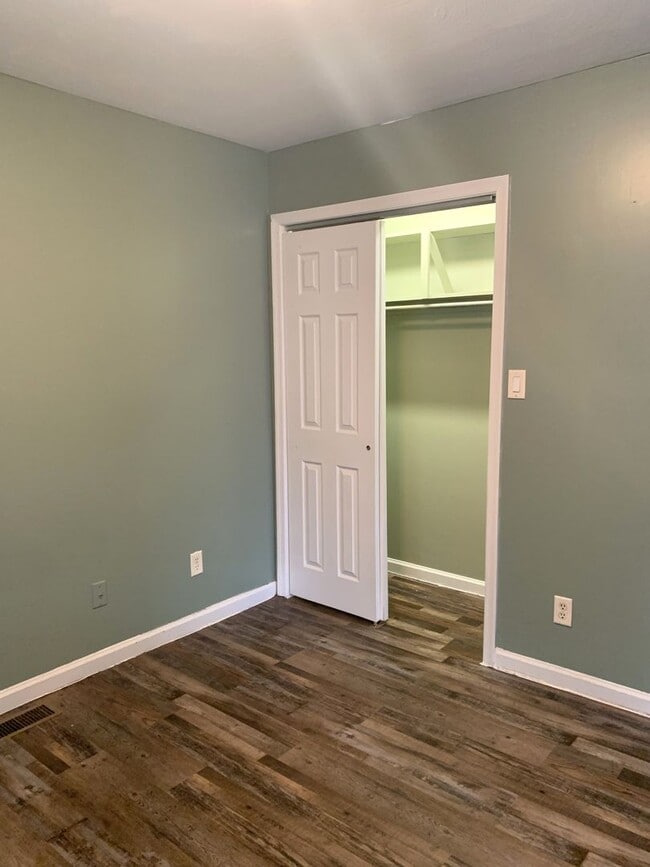 Building Photo - MOVE IN READY, APPLY NOW!!