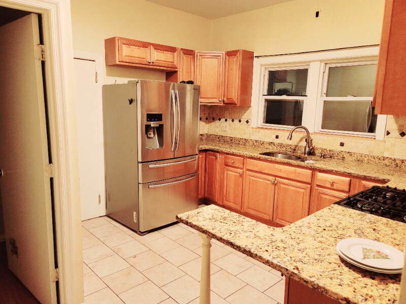 Building Photo - 35 E 49th St