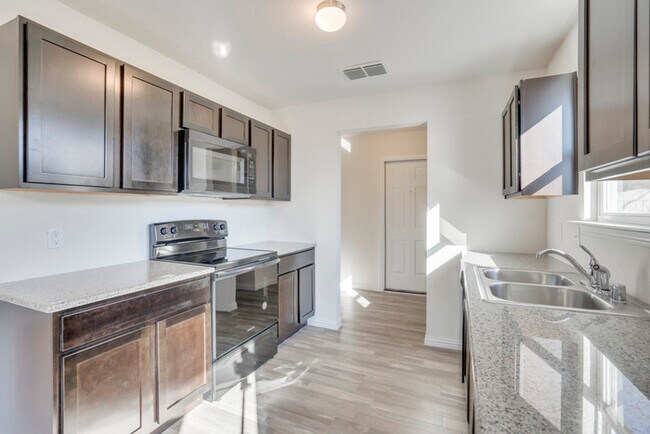 Building Photo - HALF OFF One Month Rent!*