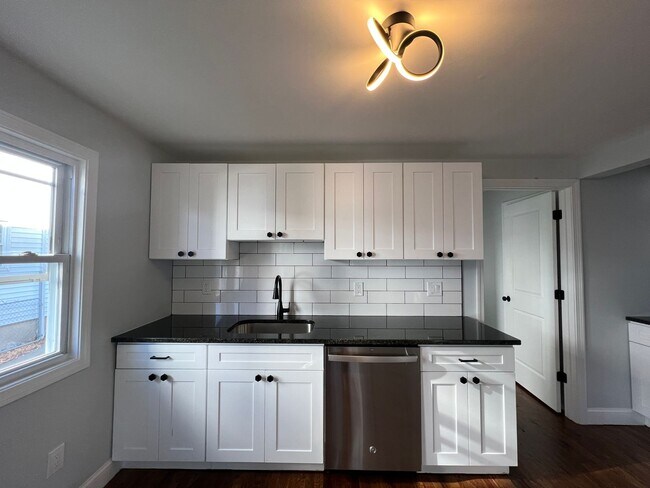 Building Photo - 253 Sheffield Ave