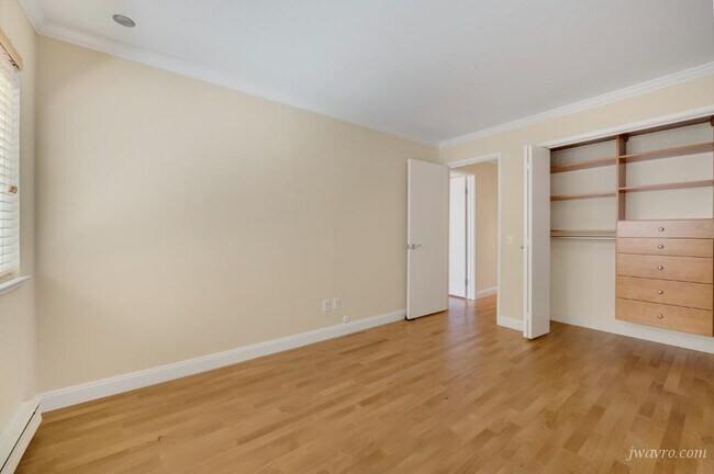 Building Photo - 383 Lombard St