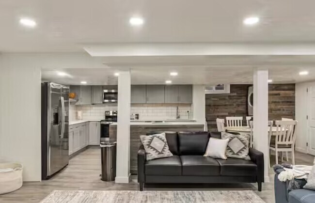 Building Photo - BEREA POPERTY ( PRIVATE)