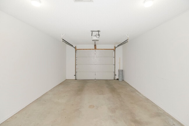 Building Photo - 14 Wallingford Dr
