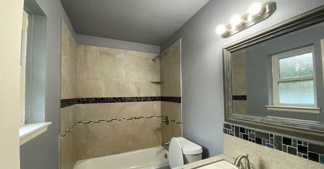 Building Photo - 11910 Hunkler Dr