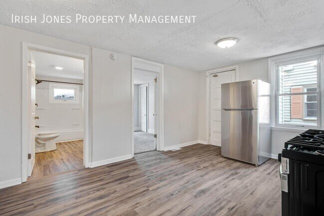 Building Photo - 935 Niagara St