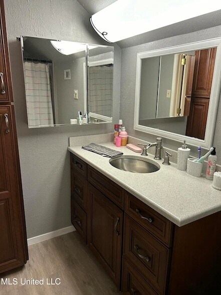 Building Photo - 14008 Dundeewood Rd