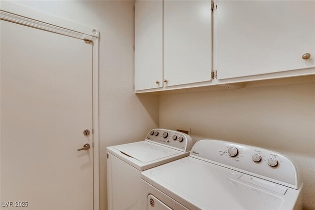 Building Photo - 2318 Sand Lily St