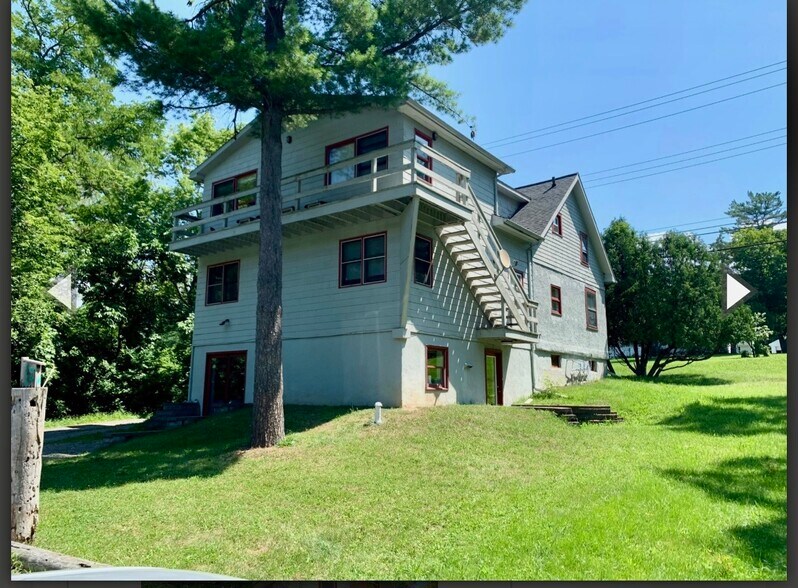 Building Photo - 918 Danby Rd
