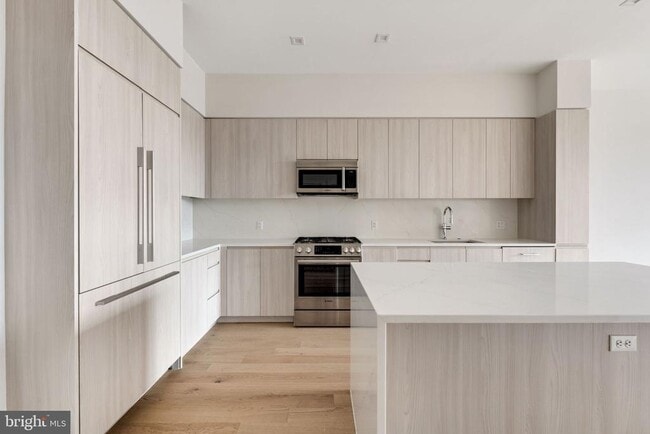 Building Photo - 701 Swann Ave