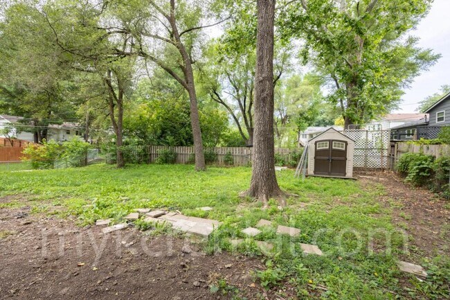Building Photo - 9108 W 95th St