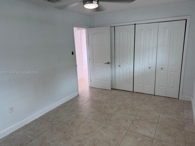 Building Photo - 1000 NW 76th Terrace