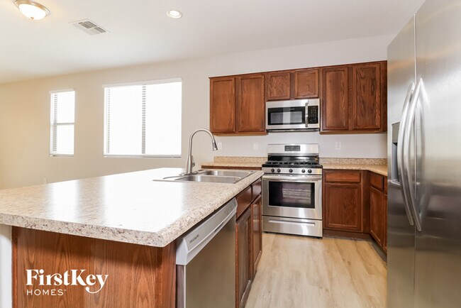 Building Photo - 17922 W Sunnyslope Ln
