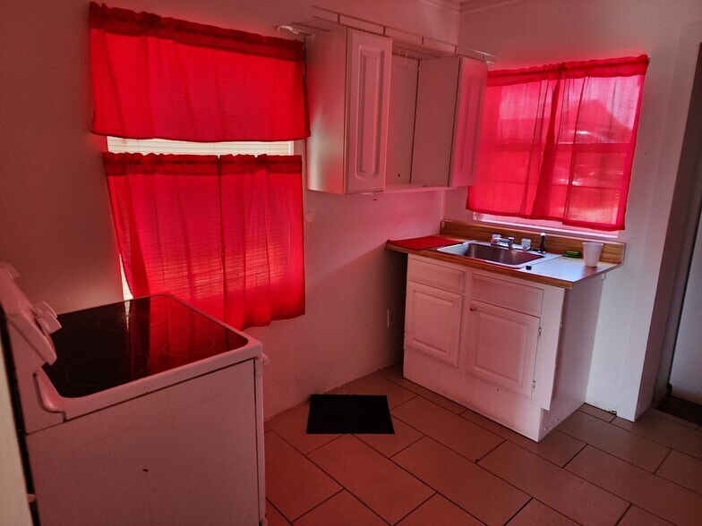 Building Photo - 1008 Maltby Ave