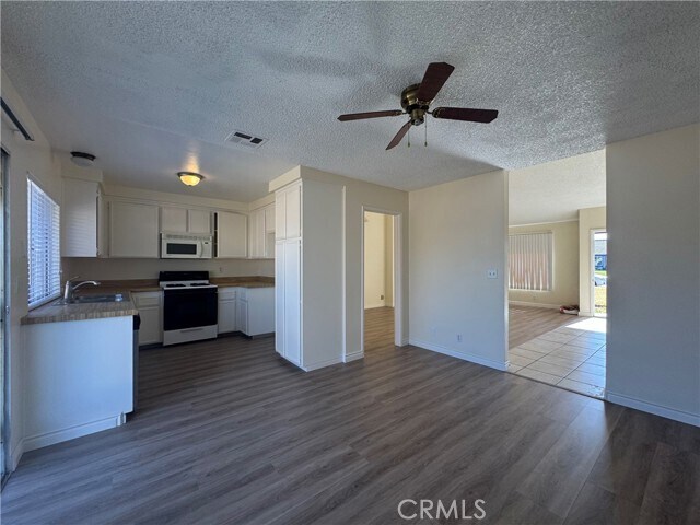 Building Photo - 974 N Darfield Ave
