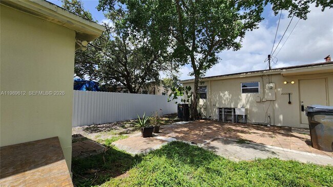 Building Photo - 841 N 69th Terrace