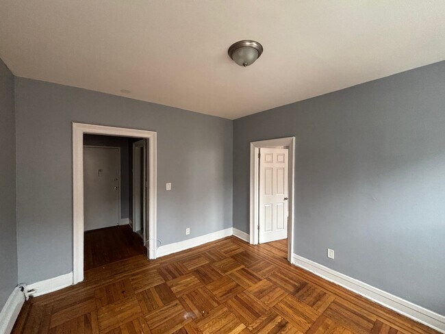 Building Photo - 149 Zabriskie St