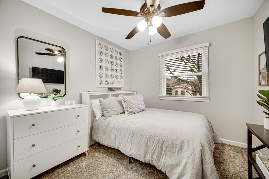 Building Photo - 560 Kathleen Dr