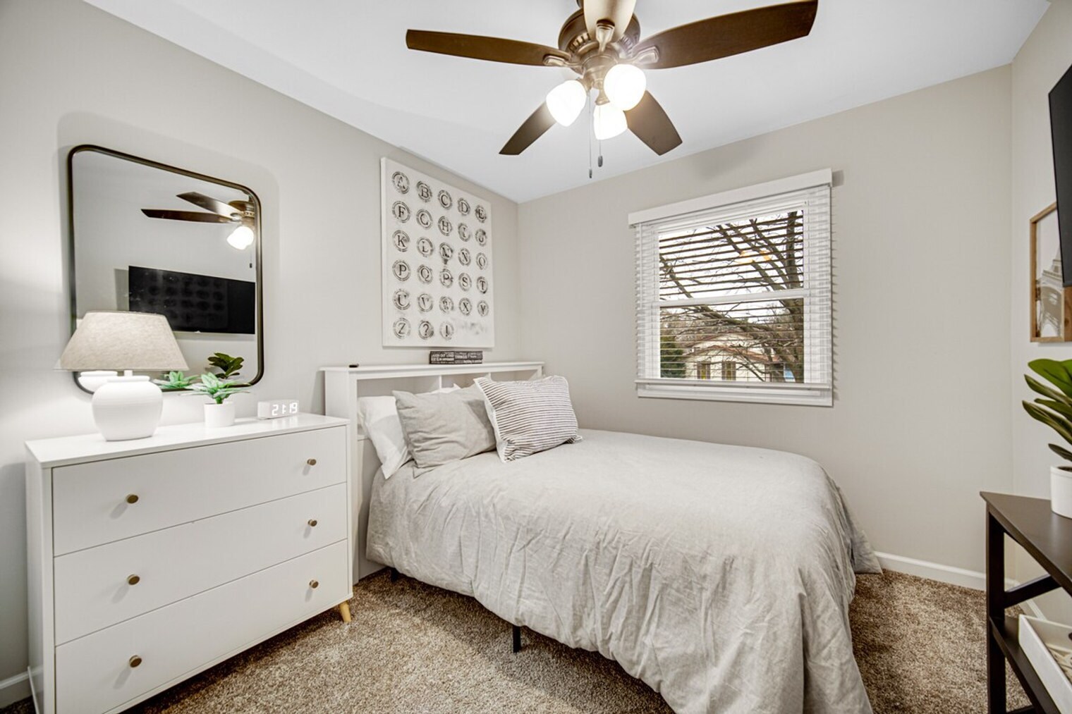 Building Photo - 706 Christy Ln