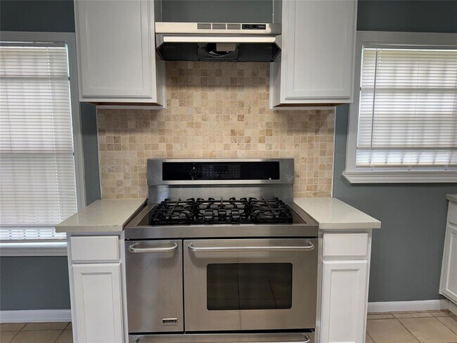 Building Photo - 3811 Florinda St