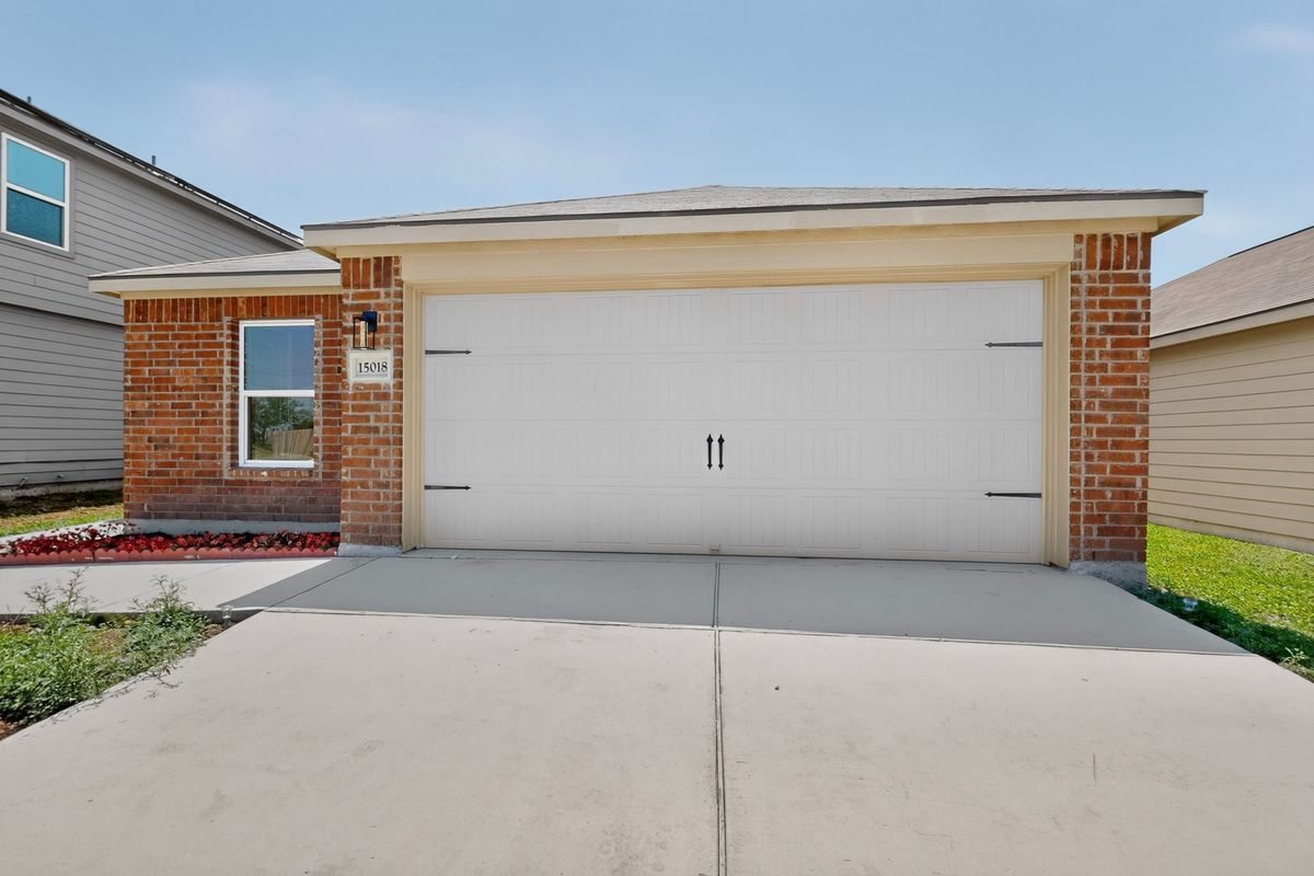 Building Photo - 15018 Silver Tree Cove
