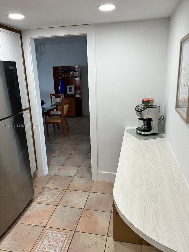 Building Photo - 5005 Collins Ave