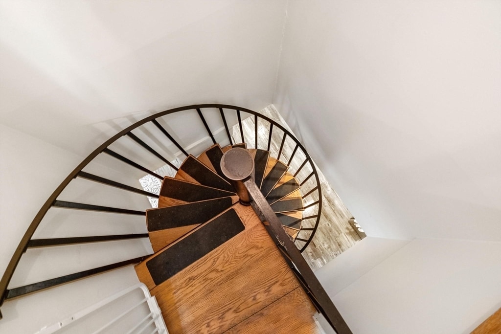 Building Photo - 55 Russell St