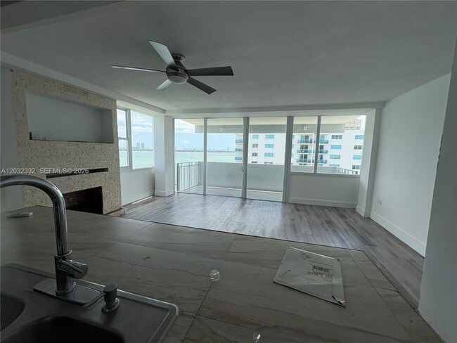 Building Photo - 7545 E Treasure Dr