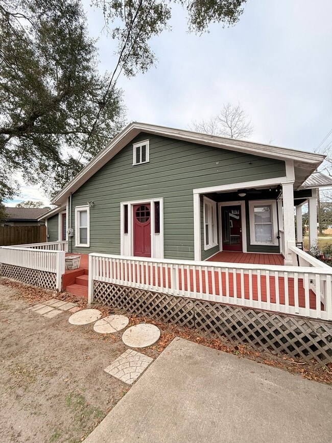 Building Photo - 323 W 6th Ave