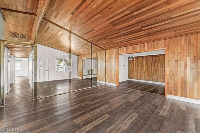 Building Photo - 1828 Hassett Ave