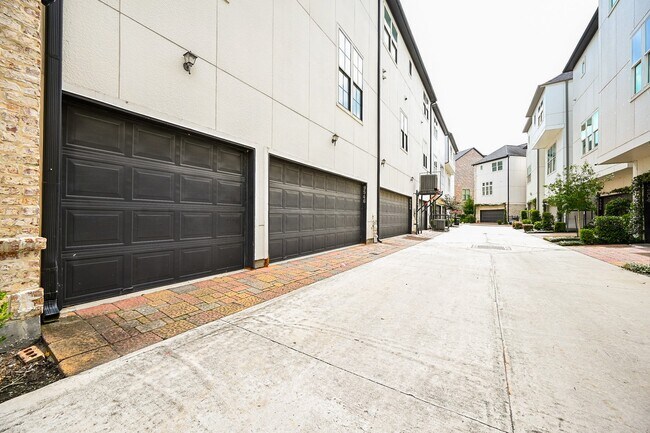 Building Photo - 9546 London Bridge Station