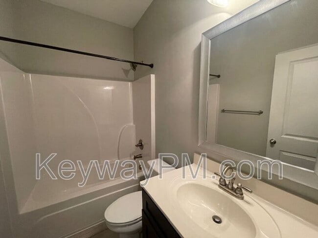 Building Photo - 728 Tree Top Trl