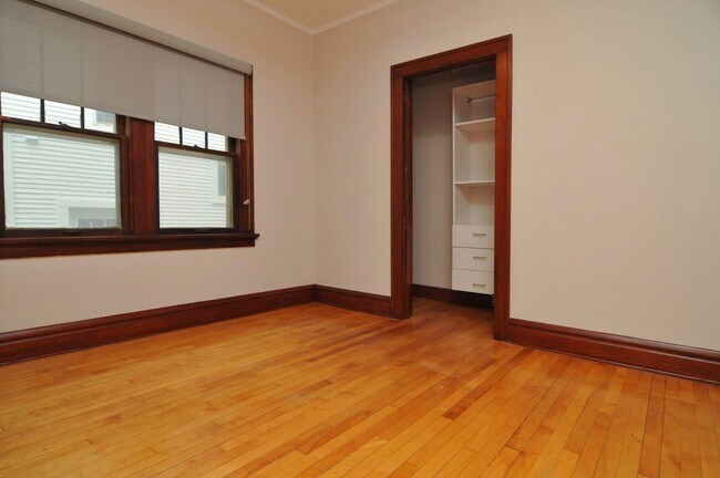 Building Photo - 2 Bedroom in the Vilas Neighborhood