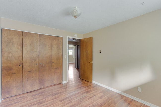 Building Photo - THREE BEDROOM IN MINT VALLEY