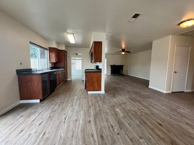 Building Photo - 3BR/2BA Home AVAILABLE NOW For Rent in El Cajon!