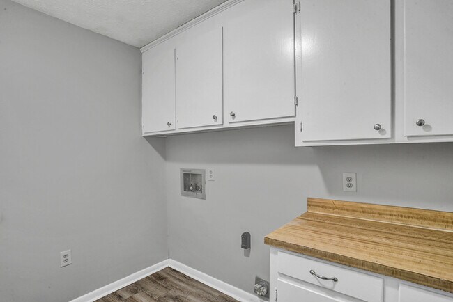 Building Photo - Cozy 4-Bedroom Home in Clinton, MS