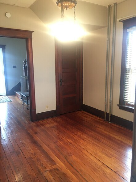 Building Photo - 2516 Wirt St