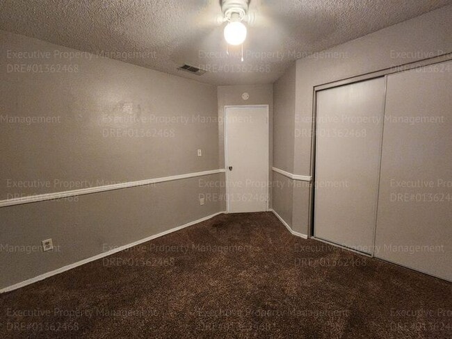 Building Photo - Charming 3 bedrooms/ 2.5 bathroom home.