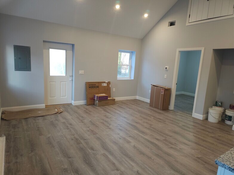 Building Photo - 32 West St