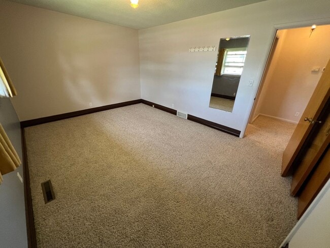 Building Photo - 429 E Pine St